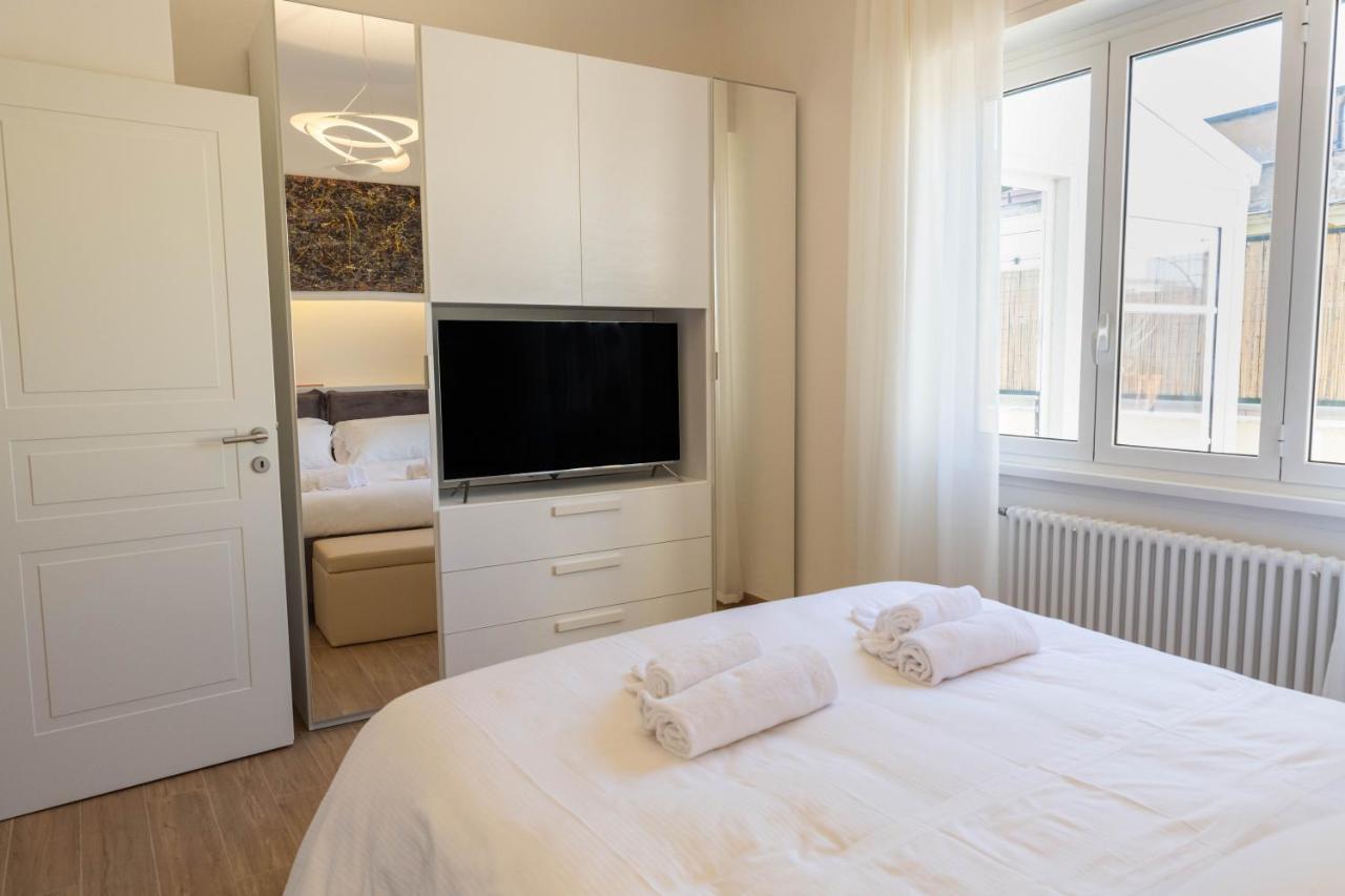 Colosseo Brightful Apartment With Rooftop Rome Bagian luar foto