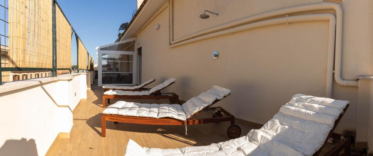 Colosseo Brightful Apartment With Rooftop Rome Bagian luar foto