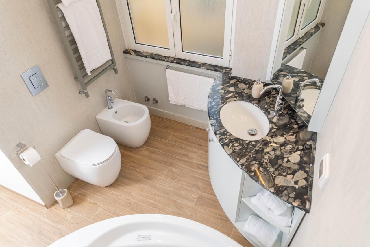 Colosseo Brightful Apartment With Rooftop Rome Bagian luar foto