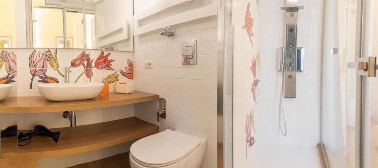 Colosseo Brightful Apartment With Rooftop Rome Bagian luar foto