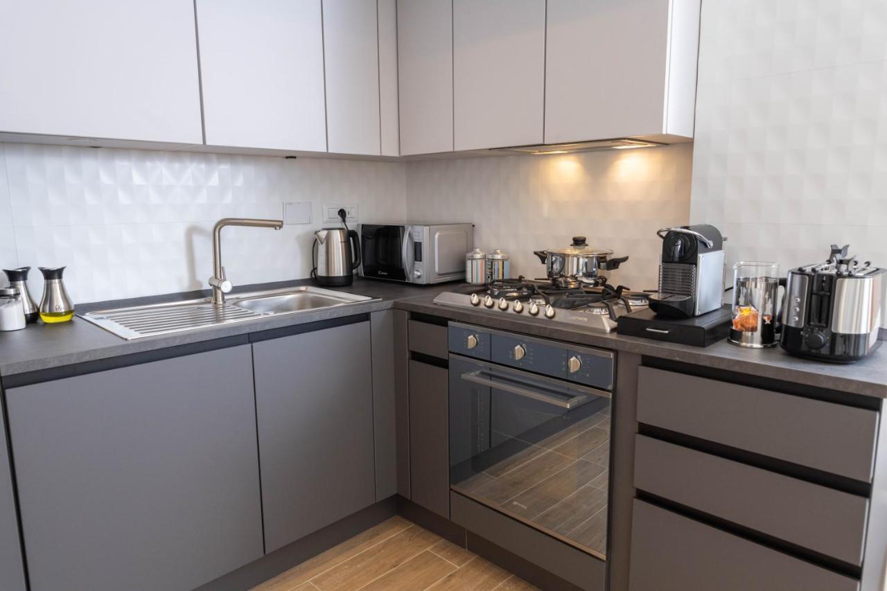 Colosseo Brightful Apartment With Rooftop Rome Bagian luar foto