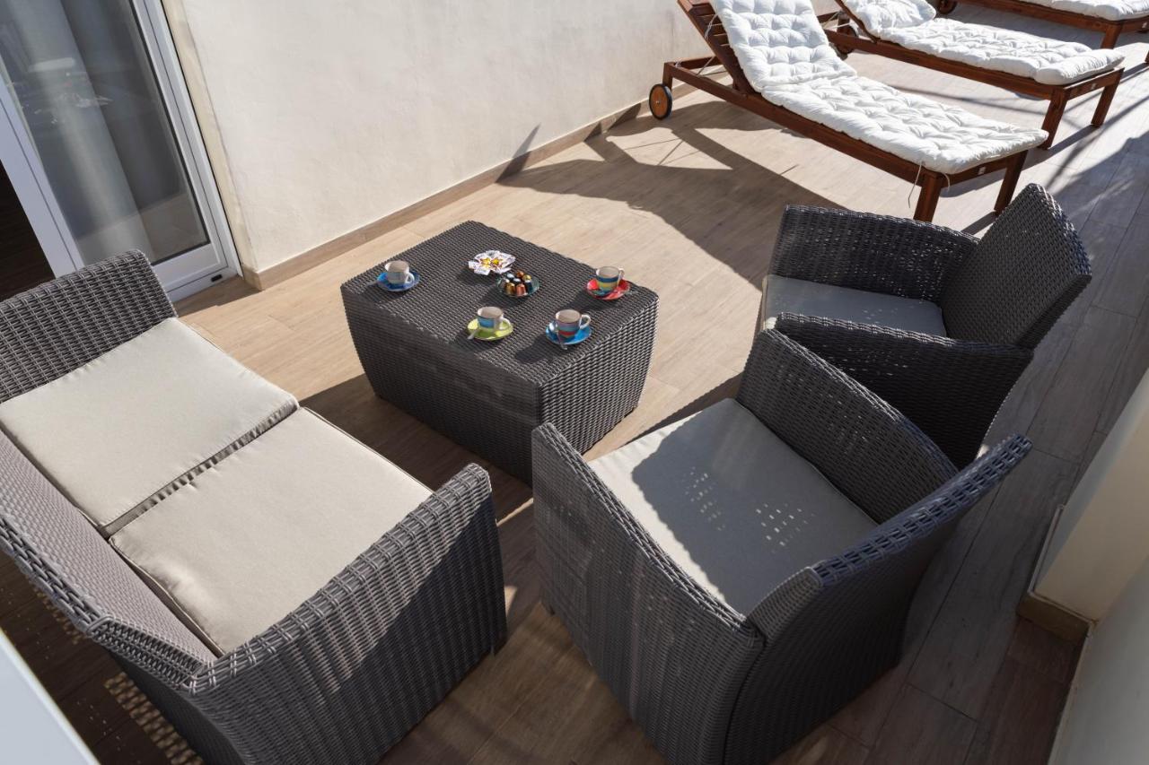 Colosseo Brightful Apartment With Rooftop Rome Bagian luar foto
