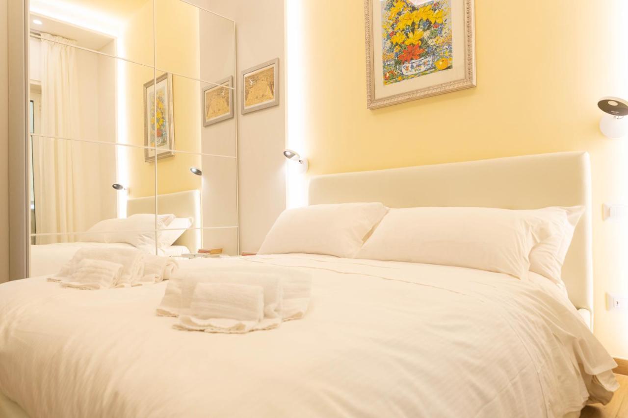 Colosseo Brightful Apartment With Rooftop Rome Bagian luar foto