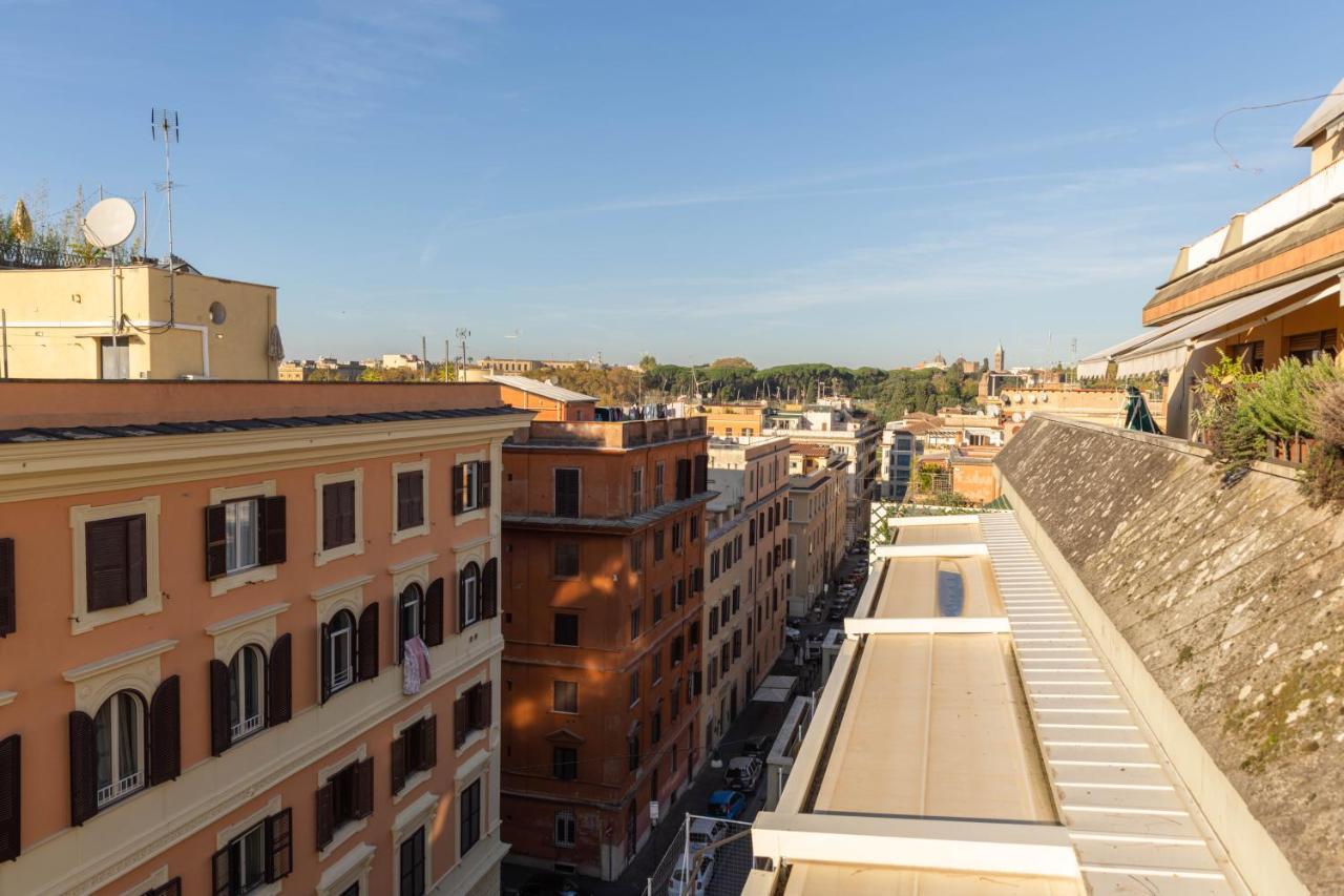 Colosseo Brightful Apartment With Rooftop Rome Bagian luar foto