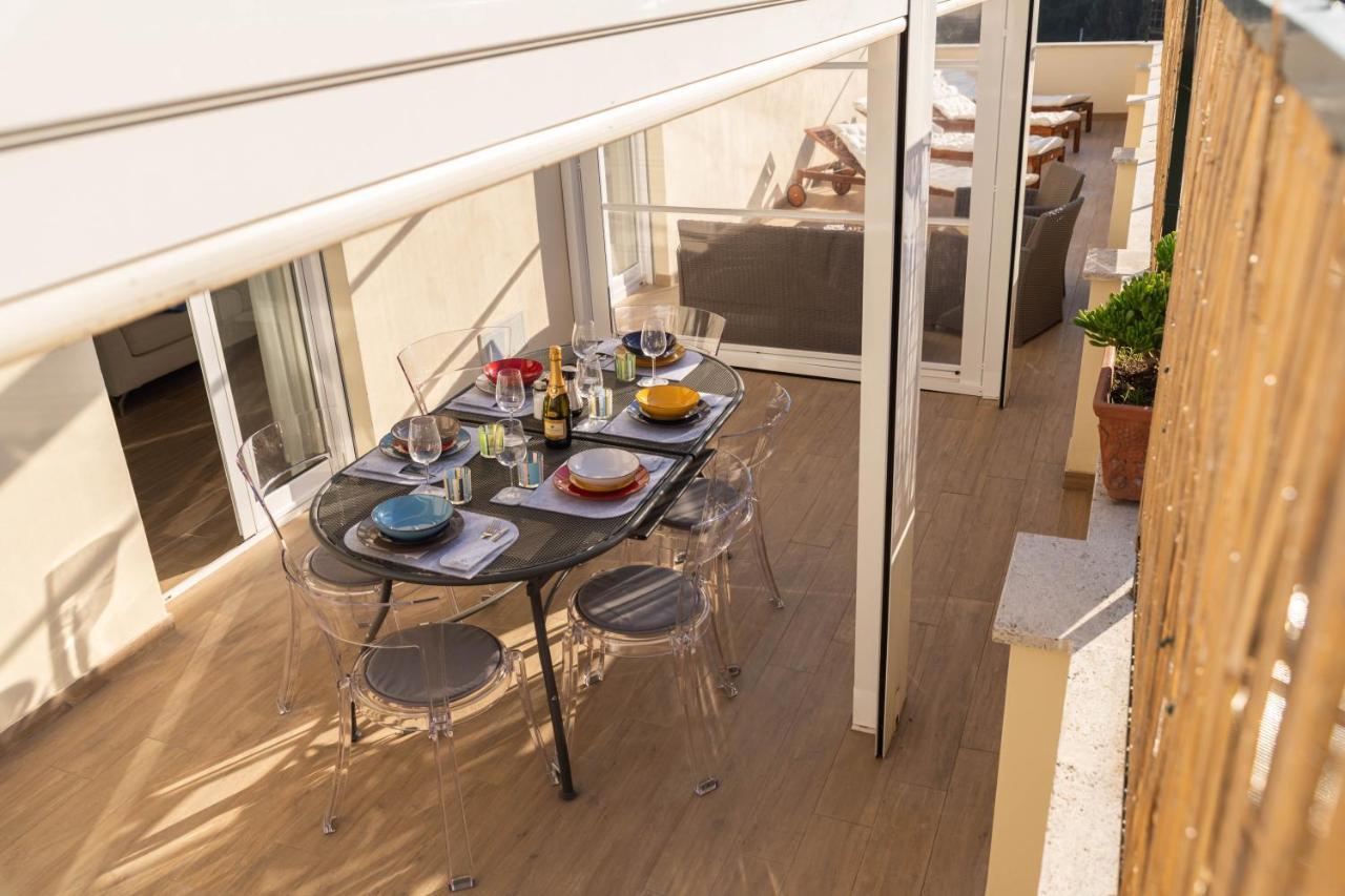 Colosseo Brightful Apartment With Rooftop Rome Bagian luar foto