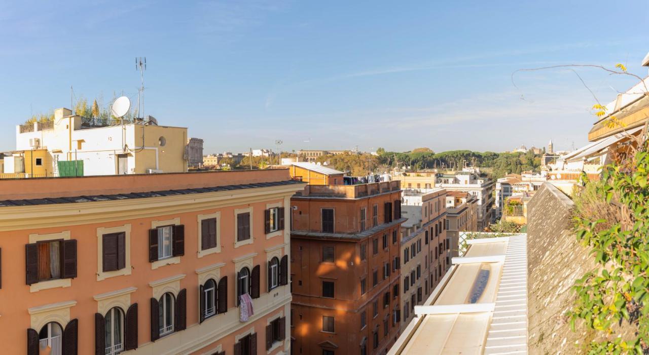 Colosseo Brightful Apartment With Rooftop Rome Bagian luar foto
