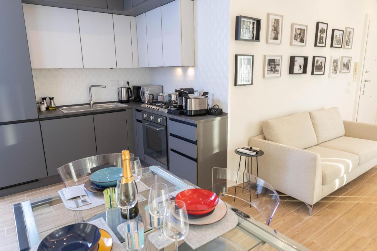 Colosseo Brightful Apartment With Rooftop Rome Bagian luar foto