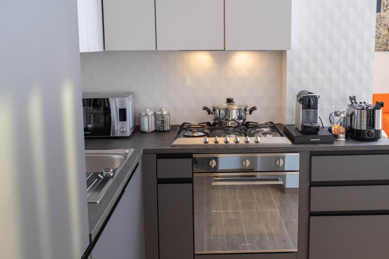 Colosseo Brightful Apartment With Rooftop Rome Bagian luar foto